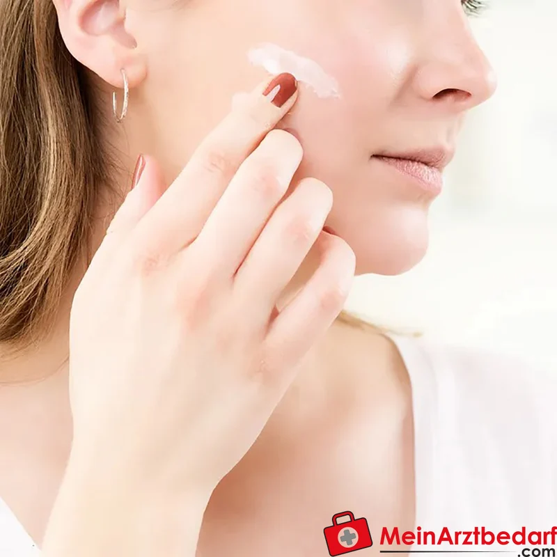 CeraVe Feuchtigkeitsspendende Nachtcreme mit Hyaluronsäure, Ceramiden und Niacinamid 52 ml